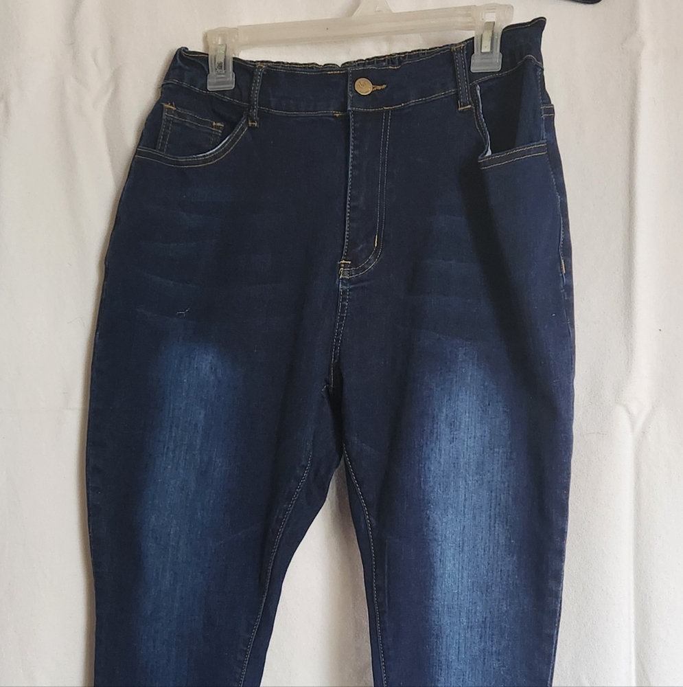 Sleek Blue Skinny Jeans with Premium Fit